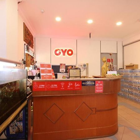 Oyo 1090 Hollitel Hotel Melaka Esterno foto