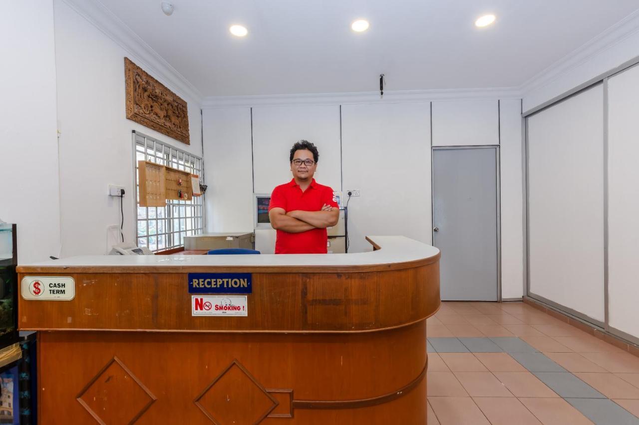 Oyo 1090 Hollitel Hotel Melaka Esterno foto