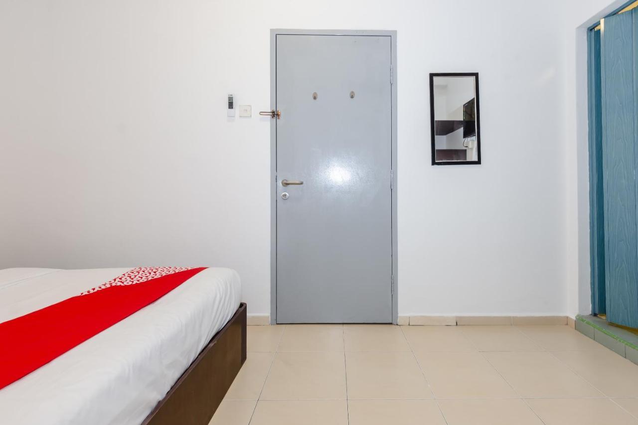 Oyo 1090 Hollitel Hotel Melaka Esterno foto