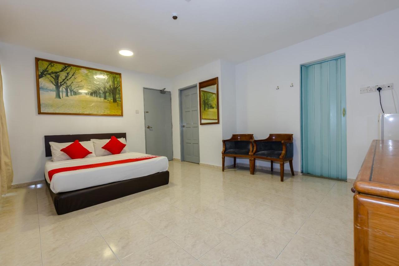 Oyo 1090 Hollitel Hotel Melaka Esterno foto