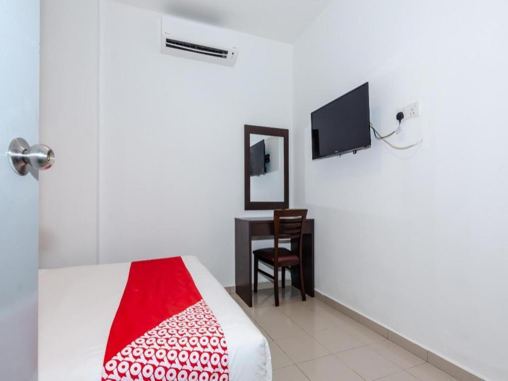 Oyo 1090 Hollitel Hotel Melaka Esterno foto