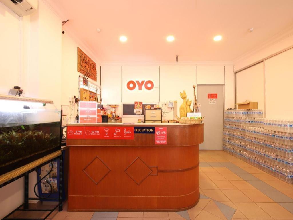 Oyo 1090 Hollitel Hotel Melaka Esterno foto